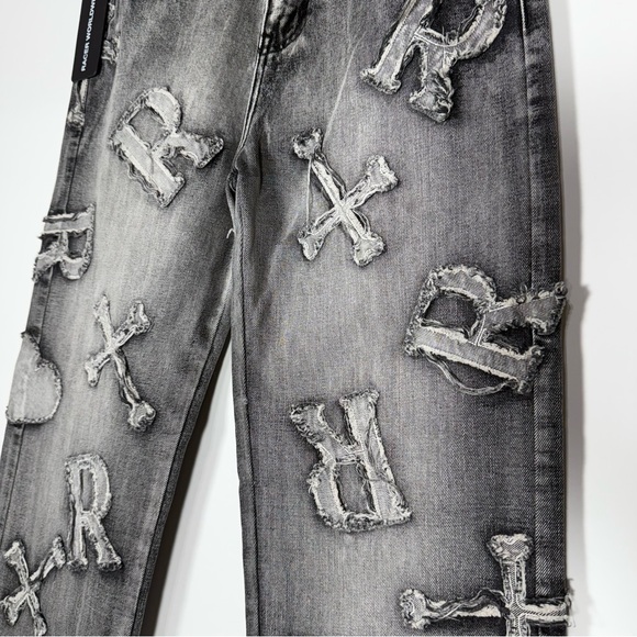 NWT Racer Worldwide Women’s Distressed Letter Patched Baggy Jeans in Size 28 - Picture 4 of 12